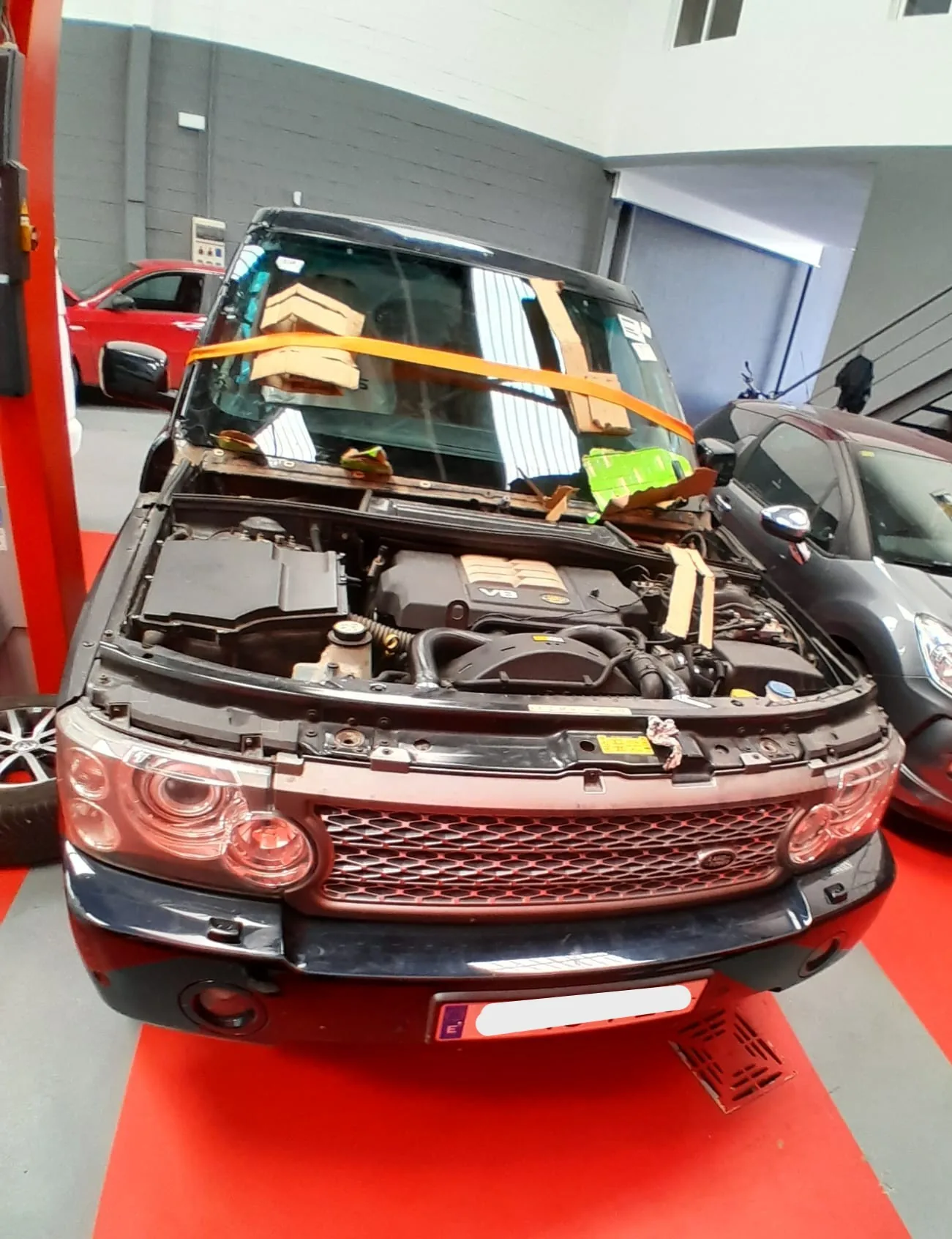 TALLER 38 10 range rover en reparacion