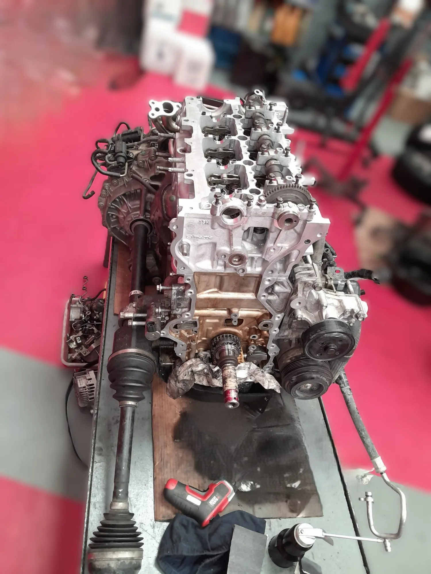 TALLER 49 21 mazda motor desmontado