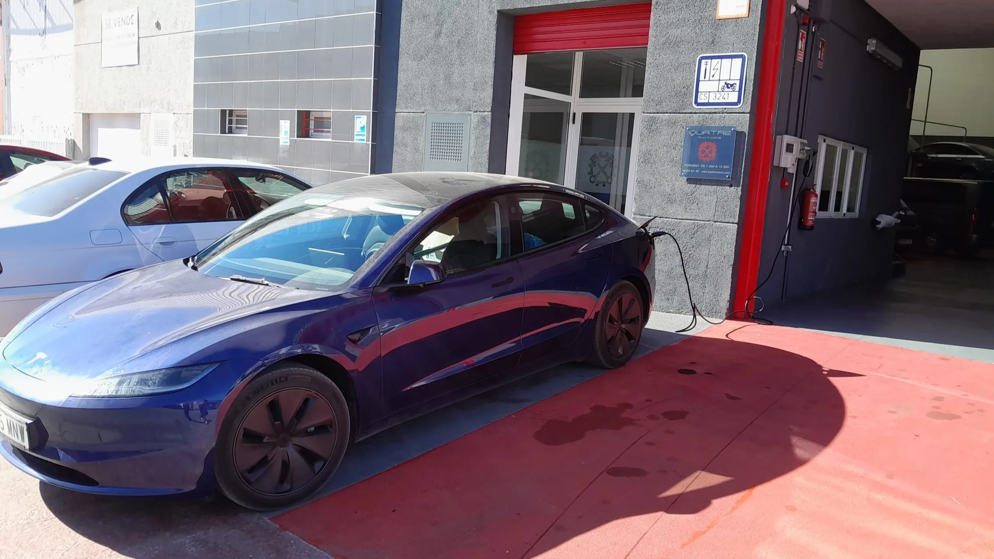 TALLER 53 25 tesla carga electrica